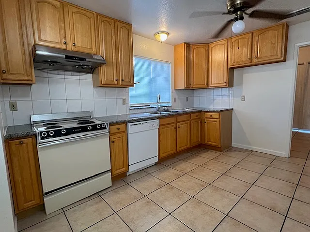 8189 Hemingway Dr — Photo 7