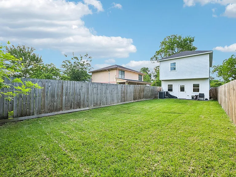 210 Garrotsville St — Photo 33