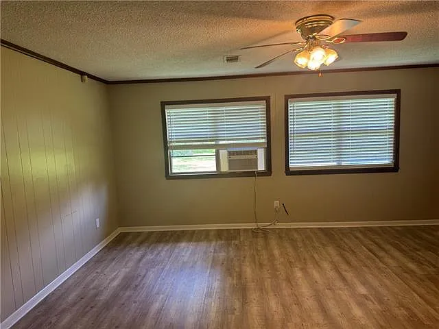 310 Alexander Dr — Photo 9