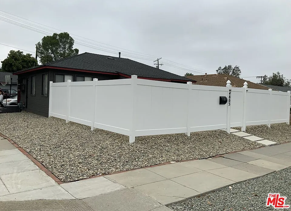 2 bed, 1.0 bath, 900 sqft, $3,000 — Photo 3