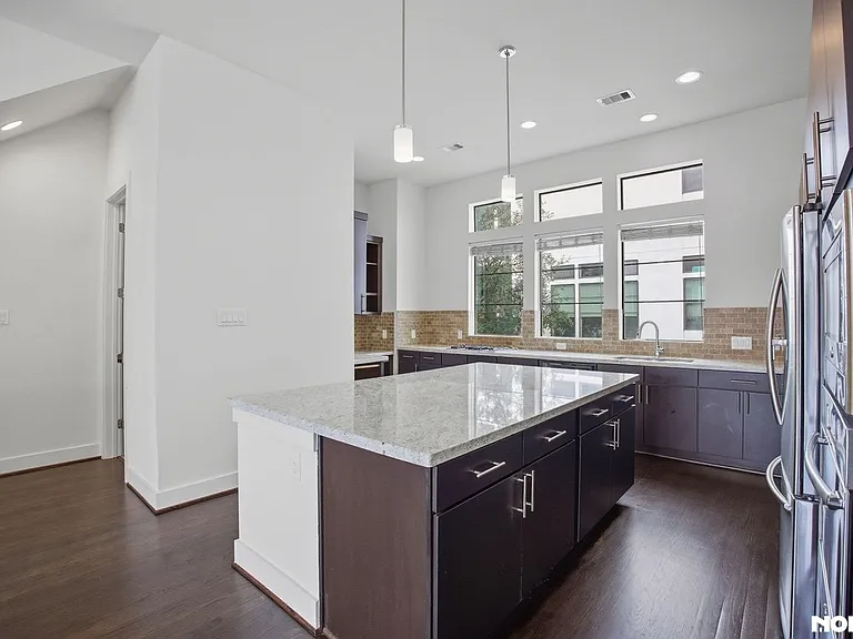 1706 Alamo St — Photo 8