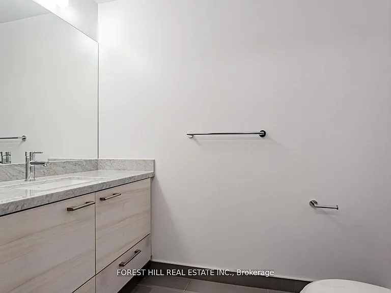 2221 Yonge St #5702 — Photo 11