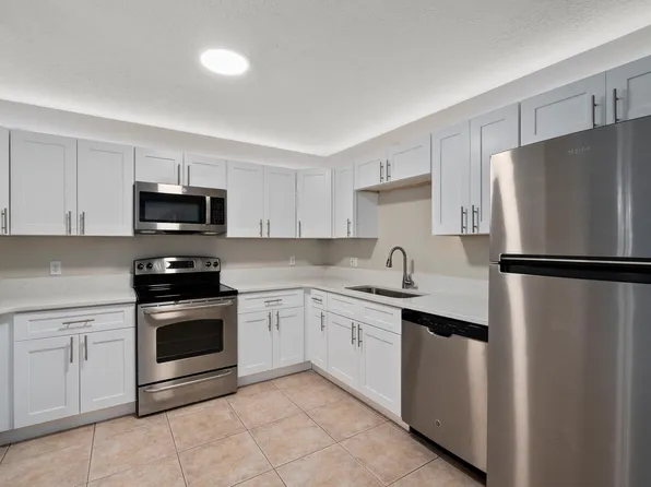 1542 N Lawnwood Circle #37, Fort Pierce, FL 34950