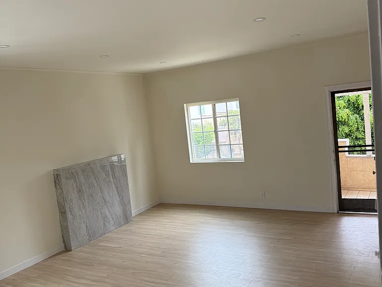 737 N Ridgewood Pl #741-1/2 — Photo 19