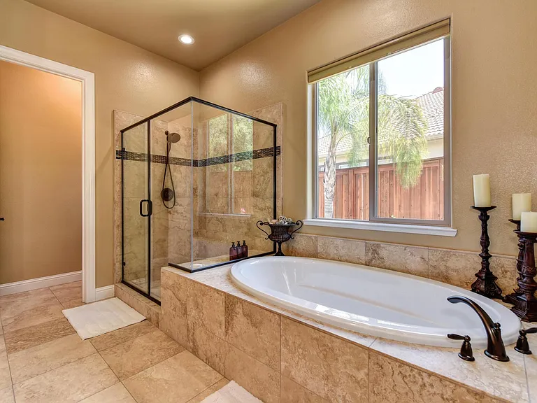 1410 W Colonial Pkwy — Photo 13