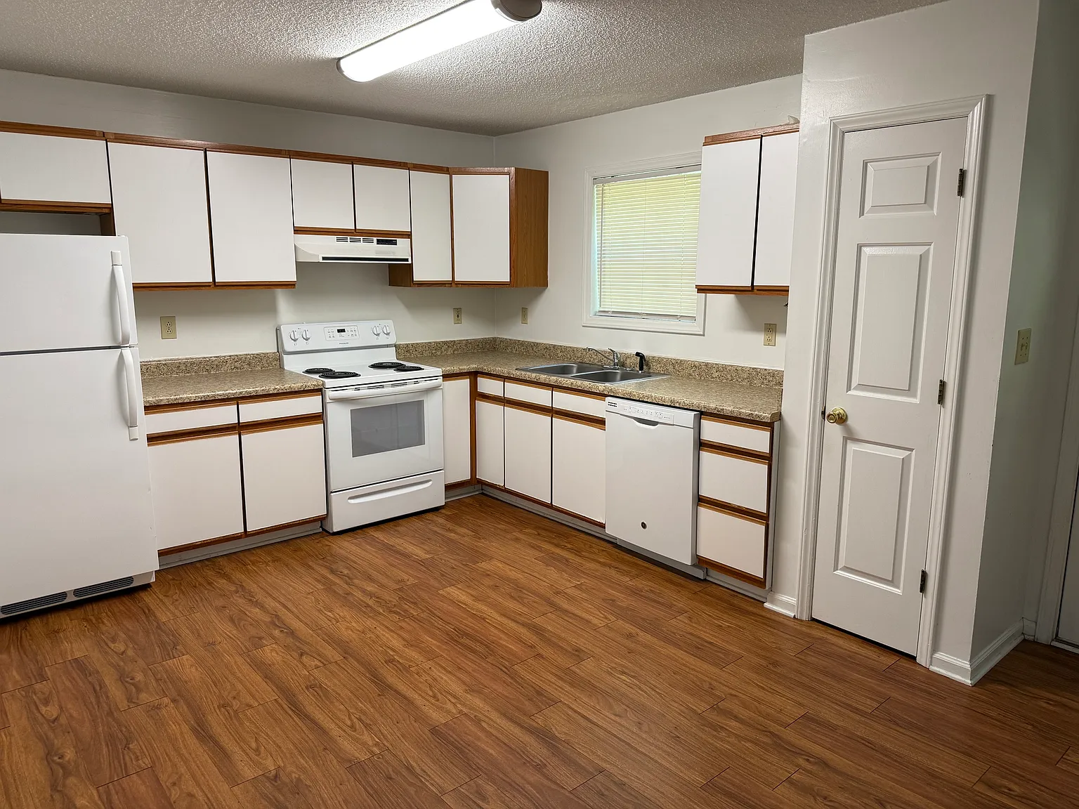 Perkins Cove Apartments-Obeds - 50A — Photo 3