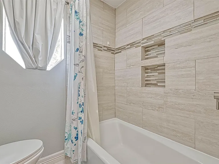 711 Lodgehill Ln — Photo 24