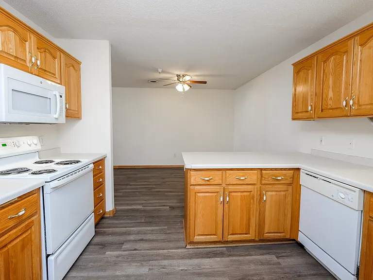 Oak Pointe Townhomes — Photo 10