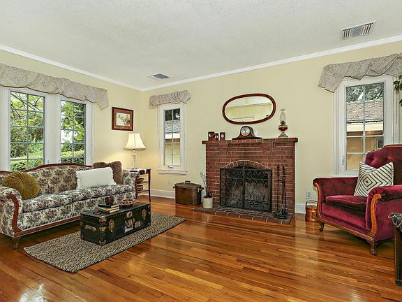 4th image of 1117 E Mendocino St