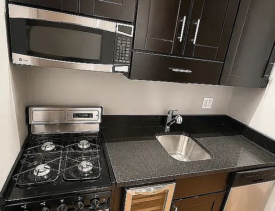3rd image of 248 Mott St APT 16