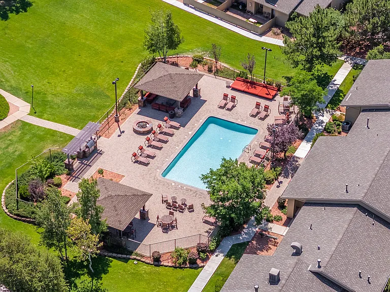 Country Club Meadows Apartments — Photo 12