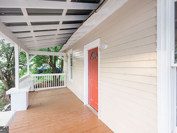 3rd image of 728 Williams St