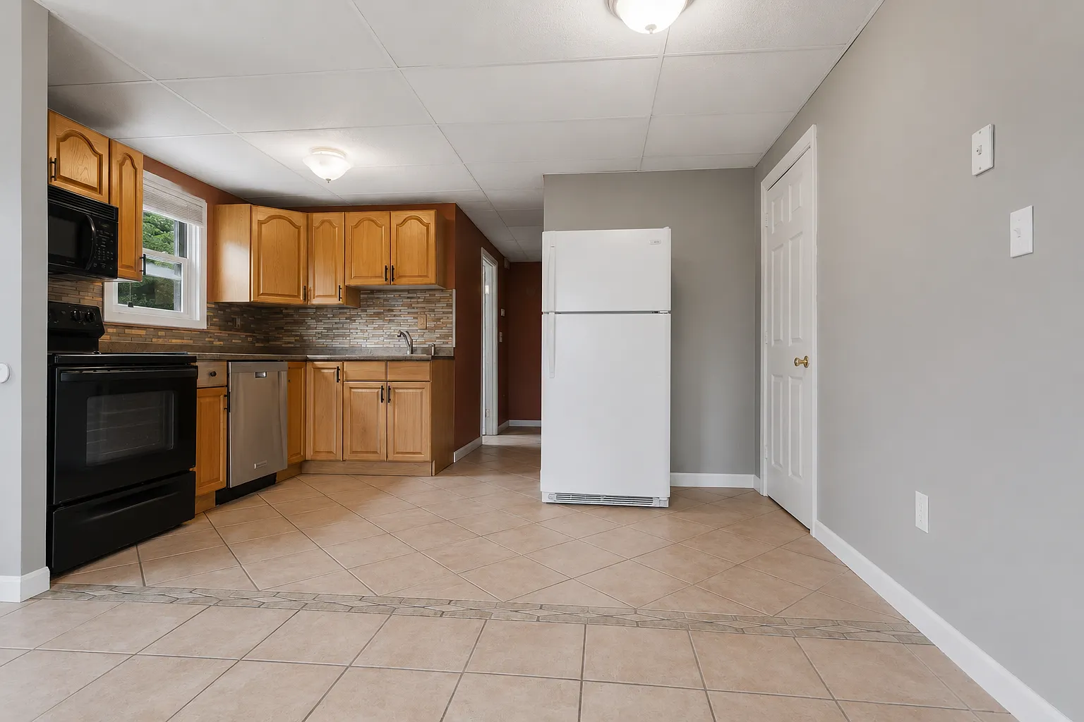 3 bed, 1200 sqft, $3,450 — Photo 2