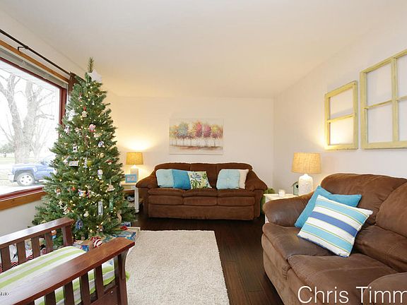 4th image of 3639 Holiday Dr