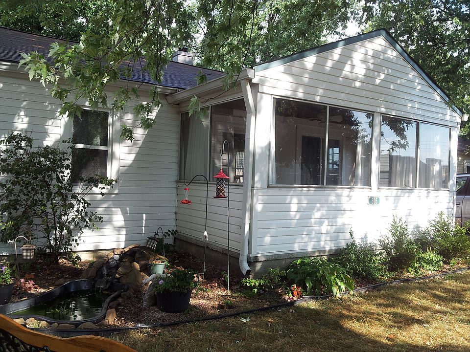 Front of house with enclosed porch