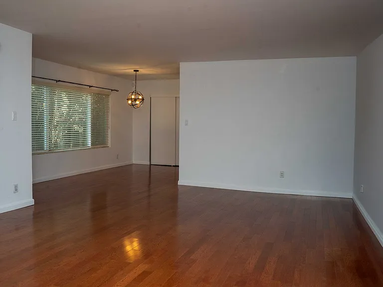 4521 Colbath Ave #103 — Photo 3