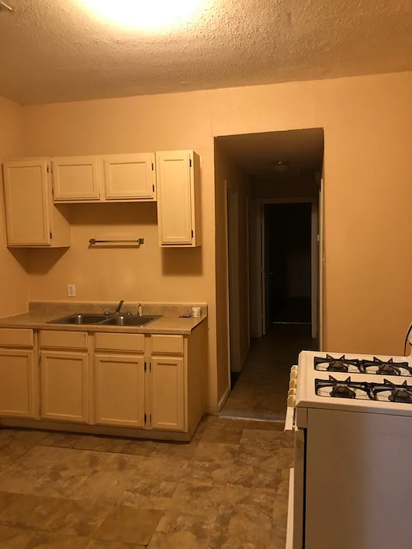 2 bed, 1400 sqft, $1,000 — Photo 3