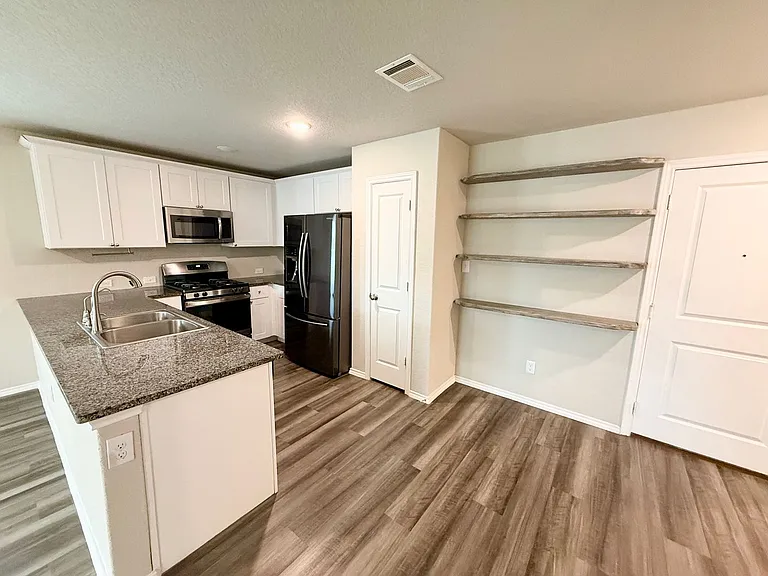 10310 Waverunner — Photo 7