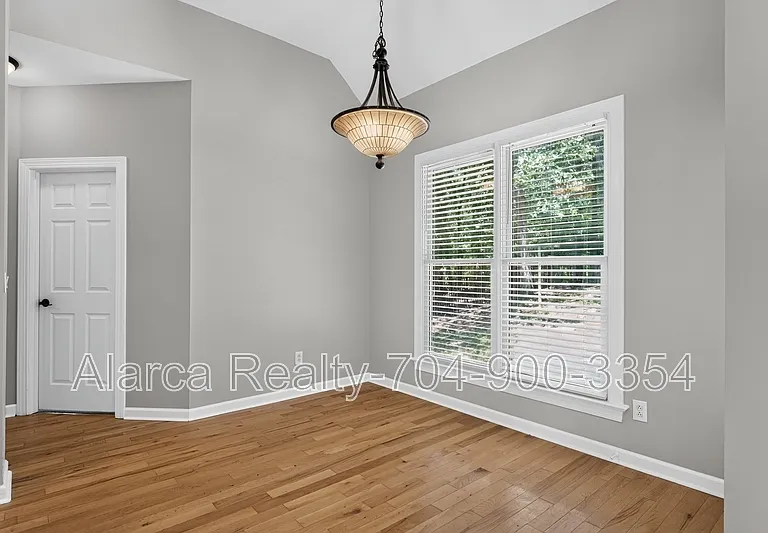 12736 Wetherburn Ln — Photo 6