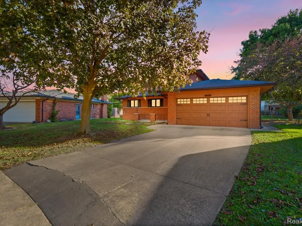 13516 Kurch Dr, Sterling Heights, MI 48312