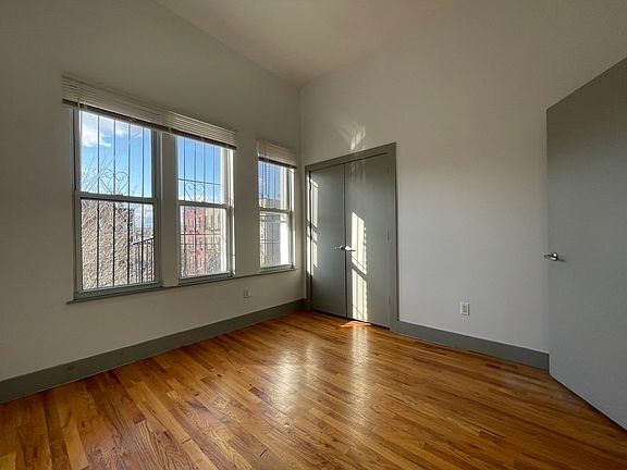 4th image of 238 Troutman St #2D