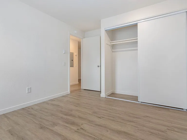 Glacier Park Apartments — Photo 33