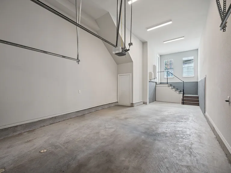2268 Alterbrook Ln — Photo 19