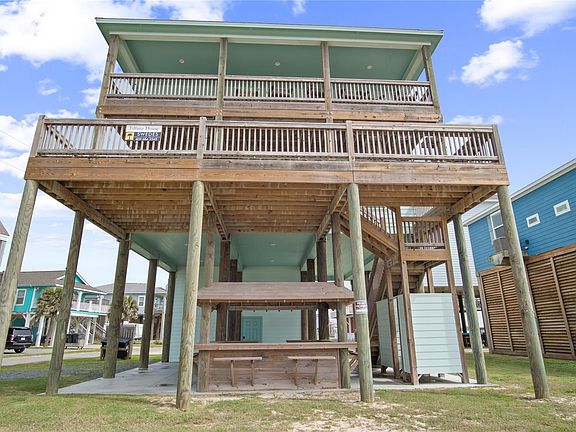 3rd image of 812 S Crystal Beach Rd