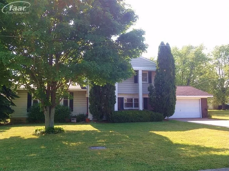 4328 Lindenwood Dr photo 1