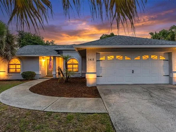 1418 Sandalwood Dr, Plant City, FL 33563