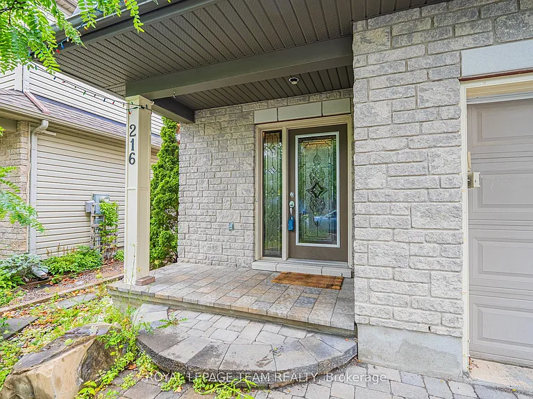 216 Horseshoe Cres — Photo 4