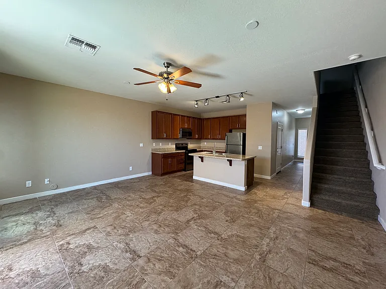 1147 E Cedar St — Photo 2