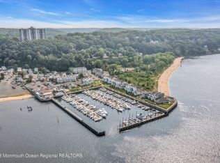 22 Lighthouse Point Rd, Highlands, NJ 07732