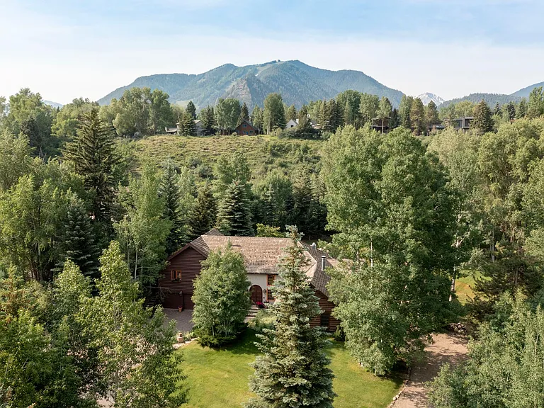 1305 Red Butte Dr — Photo 3