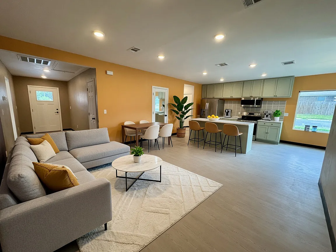 3 bed, 2.5 bath, 2043 sqft, $3,250 — Photo 4