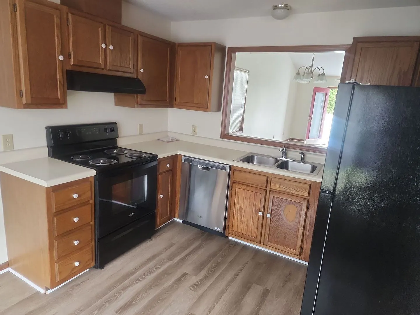 Charming 2-bedroom home nestled in the vibrant city of Raleigh — Photo 2