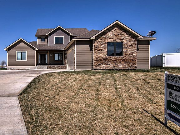 2nd image of 2104 Fairfield Cir