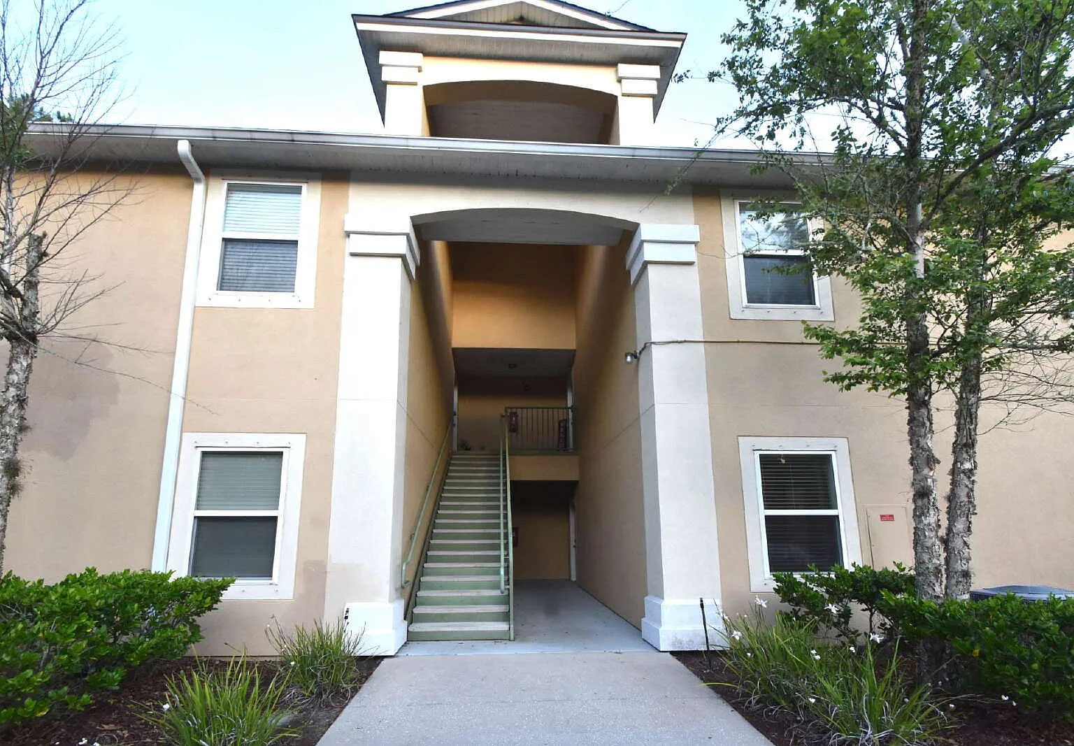 3 bed, 2.0 bath, 1157 sqft, $1,800 — Photo 2