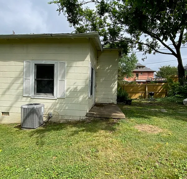 919 Fatherland St #R — Photo 4