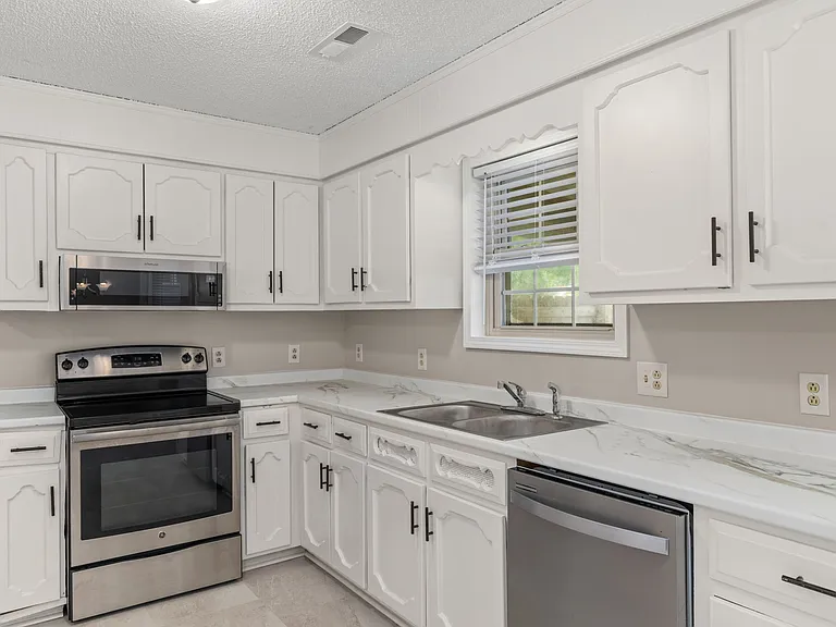 1618 Chisholm Rd — Photo 11
