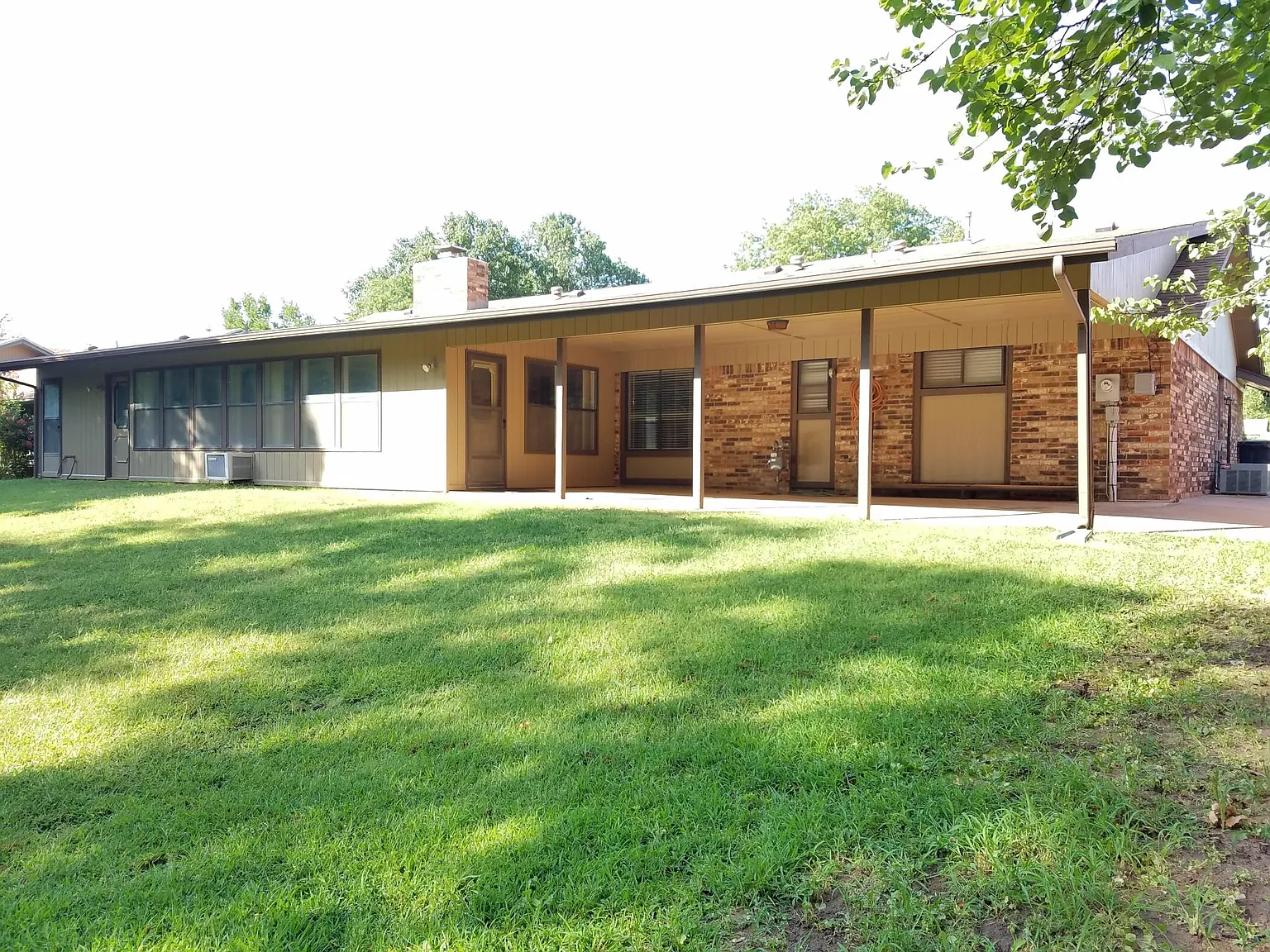 1414 Quail Creek Dr — Photo 2