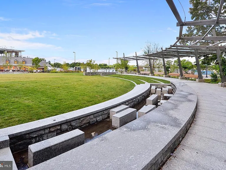 525 Water St SW #324 — Photo 54