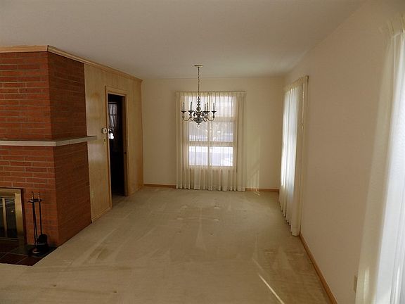 5th image of 870 W 51st St