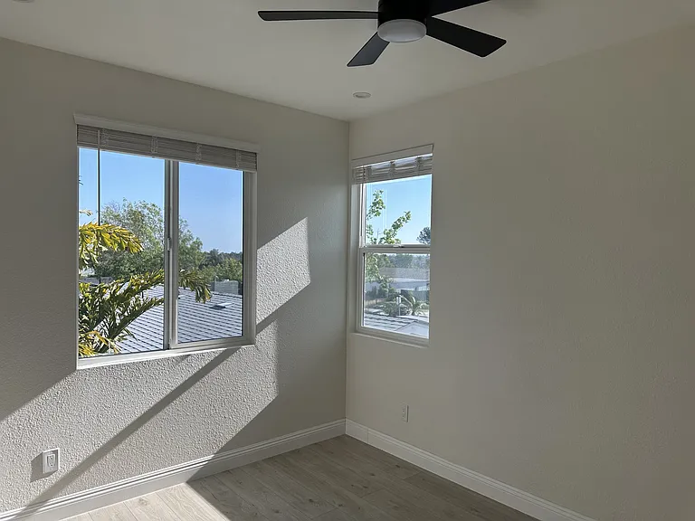 5335 Saxon St — Photo 8