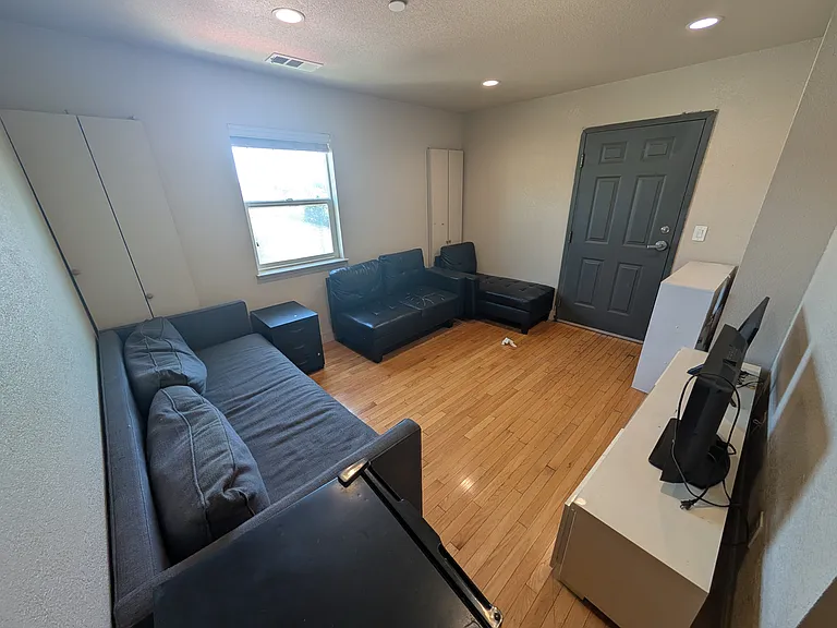 2504 Dana St — Photo 17