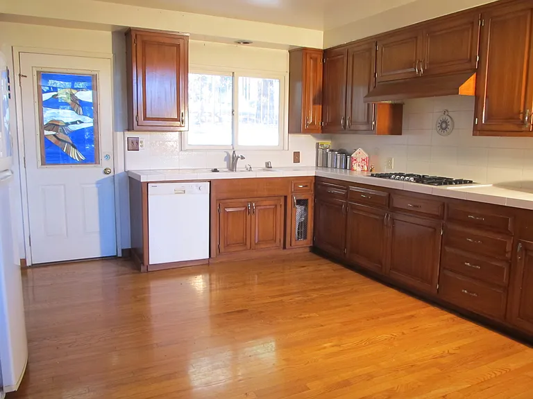 26351 Hillcrest Ave — Photo 3