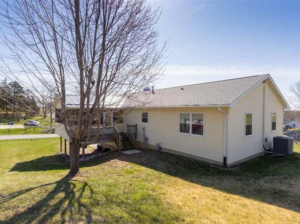 409 N Ohio Ave, Oxford, IA 52322