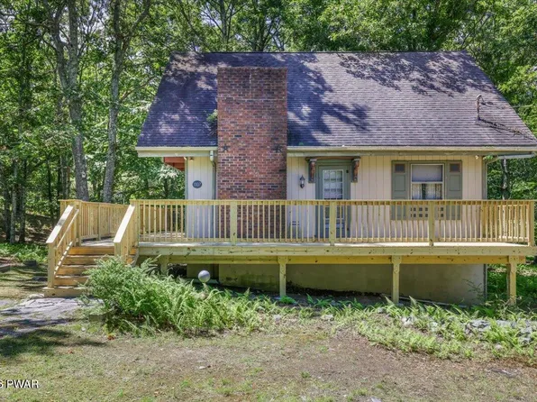 1107 Grouse Ct, Bushkill, PA 18324