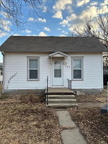 511 W Grand Ave Photo 1