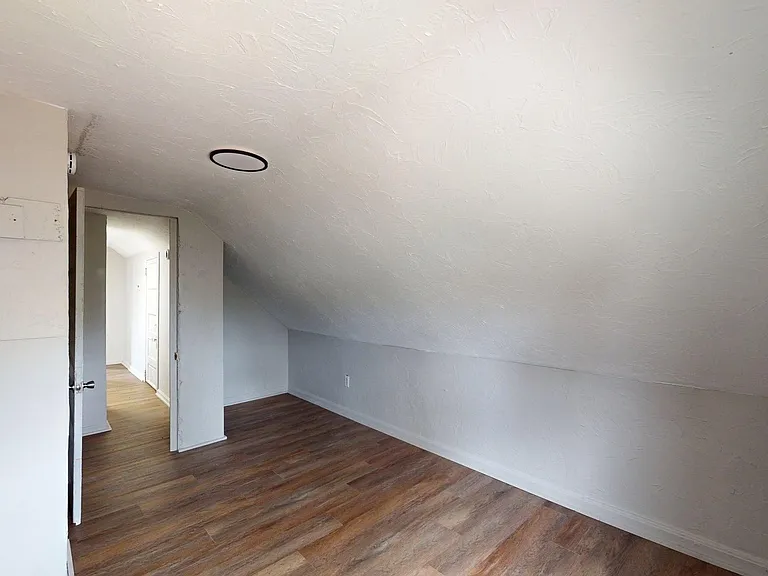 1141 McKinley Ave — Photo 8